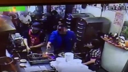 不排隊還嗆聲　燉品屋老闆霸氣趕人