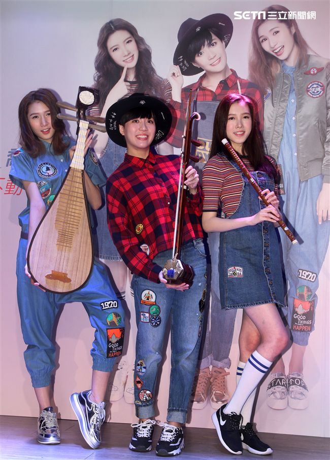 九頭身、高顏質優質女團「喬紫喬」首張專輯發片，現場載歌載舞展現歌喉舞蹈實力。（記者邱榮吉/攝影）