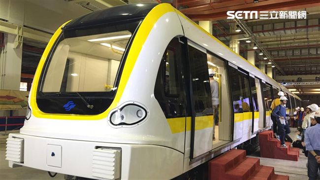 擺脫銀灰系　捷運環狀線列車黃的亮眼