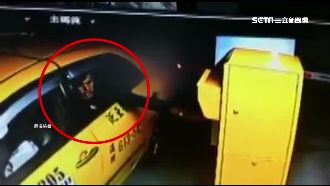 不想付千元停車費　男出奧步停霸王車