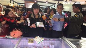 食藥署今（12）日啟動「日本食品標示查核專案」至新光三越超市等處查核，尚未查獲有新增違規者。（圖／楊晴雯攝）