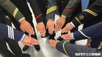 畫蛇添足？　國防部推「榮譽袖帶」