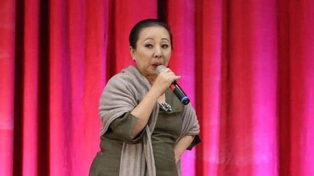 張花冠穿錯鞋　跟風神曲大唱「摩擦」