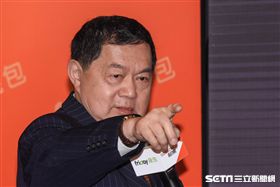 遠傳friDay錢包13日上線，遠東集團董事長徐旭東親臨記者會談話並示範如何使用 圖／記者林敬旻攝