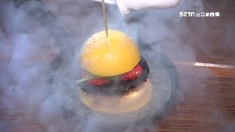 「冒煙漢堡」超滾燙　煙霧效果都靠它