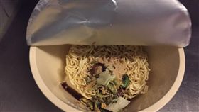 新滿漢大餐泡麵（圖／記者雷明正攝）