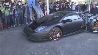 名車成廢鐵非首例！「大牛」秒遭肢解