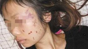 中國大陸雲南宣威市女子遭圍毆（圖／翻攝自昆明信息港）
