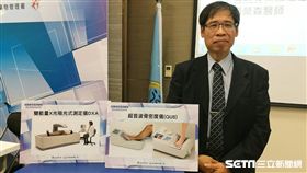 醫師楊榮森提醒，男性70歲以上、女性65歲以上應定期做骨密度檢查，1-2年做一次。（圖／楊晴雯攝）