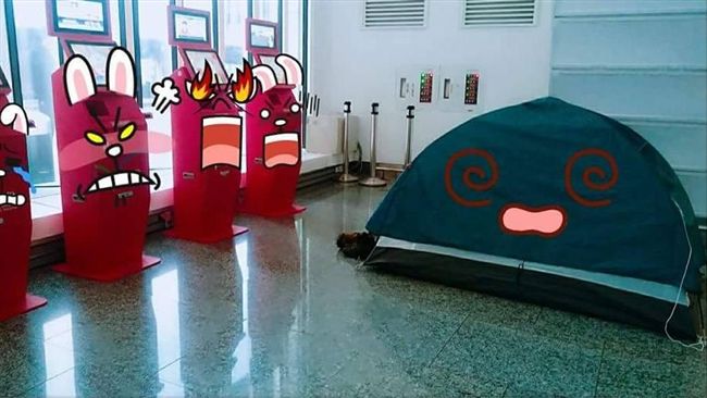 就是狂！2旅客桃園機場搭帳棚夜宿
