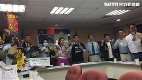 前台北市長郝龍斌回市議會推廣公投拒核災食品　盧冠妃攝