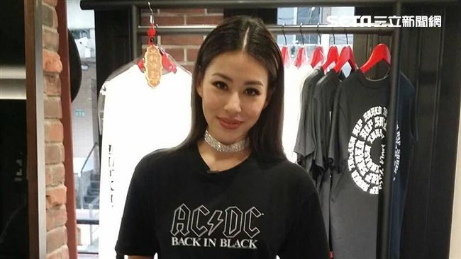 蔡詩芸來交換禮物囉！快來投票抽潮T