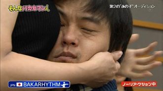 日本節目玩超大　正妹幫男生「套頭」