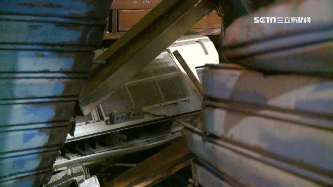 轎車失速撞冷氣行　客人送修冷氣全毀