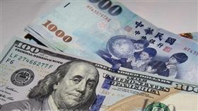 新台幣爆量重貶1.2角　守住32元大關
中央社