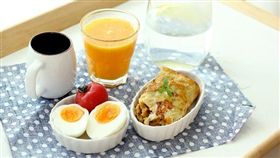 國健署推動「校園周邊健康飲食輔導示範計畫」，由營養師輔導業者推活力早餐組合。(圖為模擬圖／Flickr　CC授權，原作者with wind，網址http://bit.ly/22DZCXr)