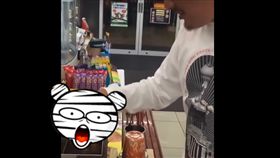 日本,關東煮,一陽指,店員,便利商店,日幣,警方　圖／翻攝自YouTube　https://goo.gl/zm3xb7