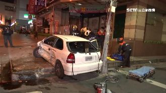 保時捷左轉遭衝撞　騎士遭波及重傷