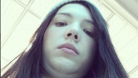 嚇死人！女神一低頭　竟露三層下巴