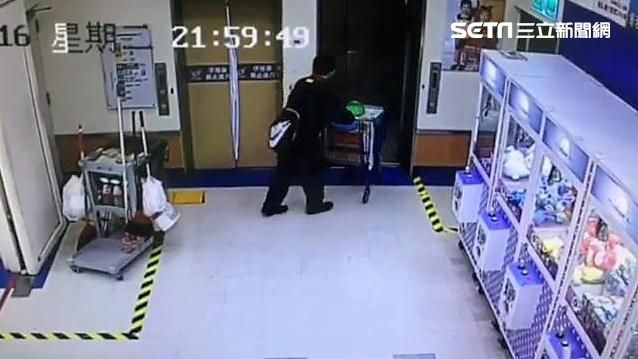 已結帳購物車放店外　陌生人悄悄推走