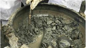 河南古墓挖出「千年牛肉湯」？專家：是地下滲水
微博