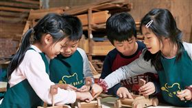 把玩從零到有的自製玩具，小朋友超有成就感。（圖／石吉弘攝影／商業周刊）（名家）