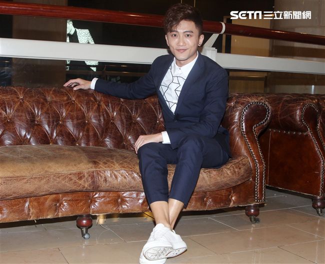 「快樂幫」歌手楊程鈞等待10年終發行首張迷你專輯《藏不住》。（記者邱榮吉/攝影）