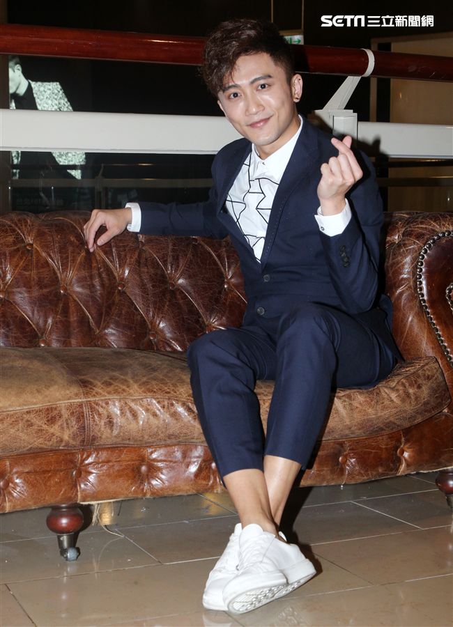 「快樂幫」歌手楊程鈞等待10年終發行首張迷你專輯《藏不住》。（記者邱榮吉/攝影）