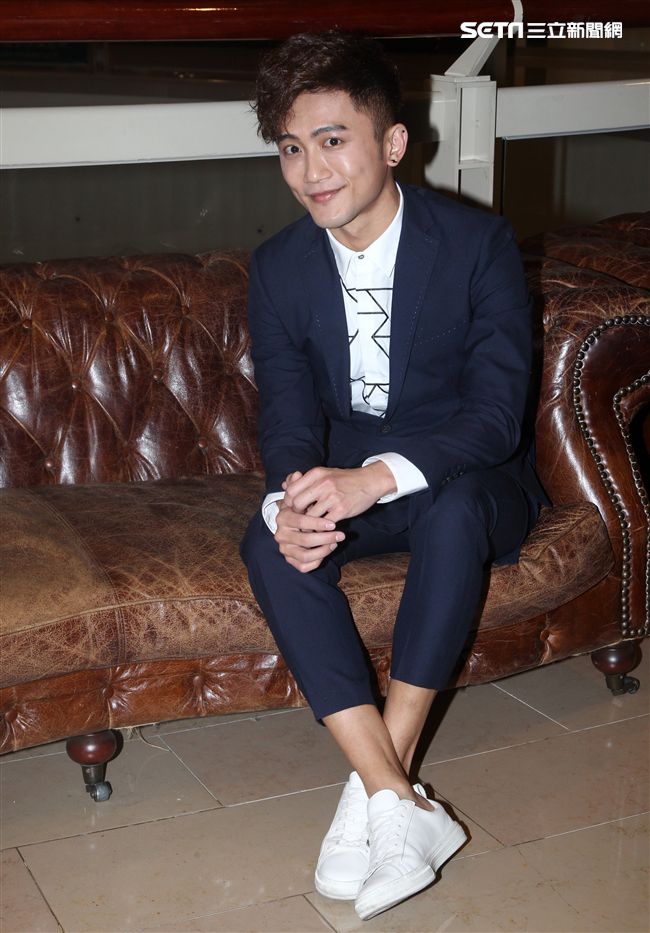 「快樂幫」歌手楊程鈞等待10年終發行首張迷你專輯《藏不住》。（記者邱榮吉/攝影）