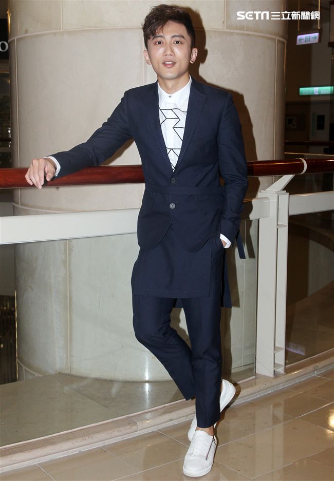 「快樂幫」歌手楊程鈞等待10年終發行首張迷你專輯《藏不住》。（記者邱榮吉/攝影）