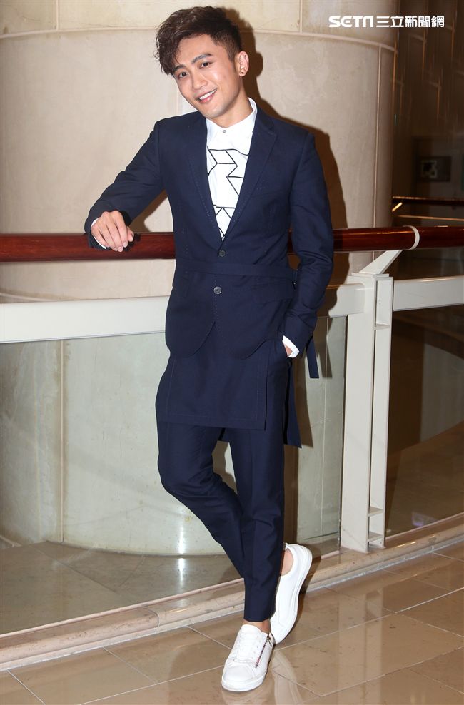 「快樂幫」歌手楊程鈞等待10年終發行首張迷你專輯《藏不住》。（記者邱榮吉/攝影）