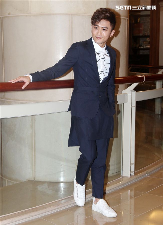 「快樂幫」歌手楊程鈞等待10年終發行首張迷你專輯《藏不住》。（記者邱榮吉/攝影）