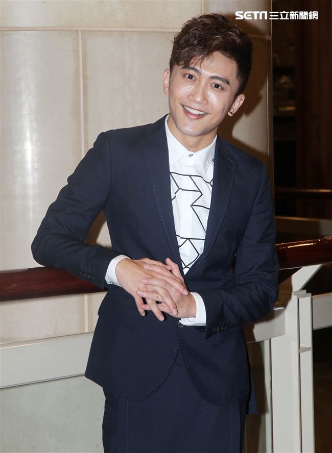 「快樂幫」歌手楊程鈞等待10年終發行首張迷你專輯《藏不住》。（記者邱榮吉/攝影）