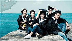 16個夏天
https://www.facebook.com/510689872415548/photos/a.510781922406343.1073741827.510689872415548/535677646583437/?type=3&theater