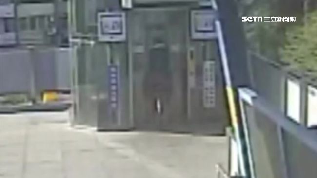 身障男搭電梯　慘遭惡女辱罵打到重鬱