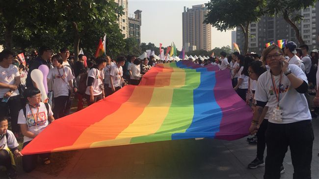 台中同志大遊行　彩虹旗海飄揚
