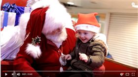 聖誕老公公與手語小女孩（圖／翻攝自Youtube Mashup Mark）
https://www.youtube.com/watch?v=RPcTB86aT0Y