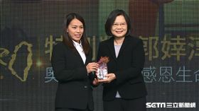 舉重選手郭婞淳、里約奧運舉重銅牌得主