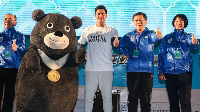 台北馬拉松　陳偉殷任大使鳴槍開跑
