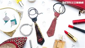 首飾配件就是化妝品！三靚跑趴華麗聖誕