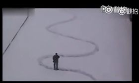 搞笑影片,掃雪,下雪,積雪,掃除
（圖／翻攝自秒拍）