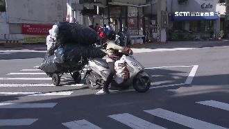 待轉區變「待撞區」　騎士遭小黃撞飛