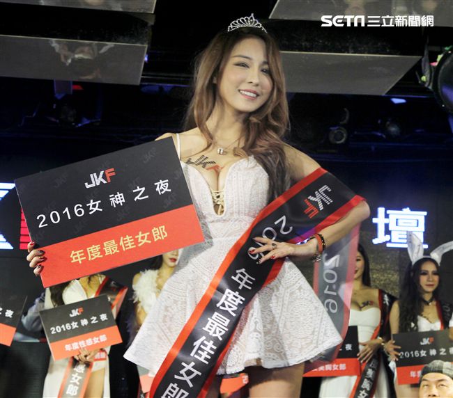 雪碧獲得2016JKF女神「年度最佳JKF女郎」。（記者邱榮吉/攝影）