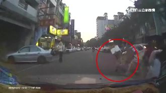 4歲童伴母上街回收　突衝車道遭撞傷