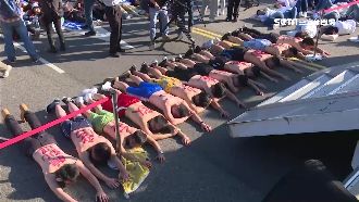 烏龍追稅30年　稅災戶夜宿凱道抗議