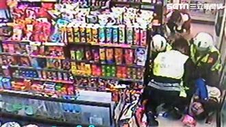 呆站櫃台不結帳　怪男遭警壓制送醫