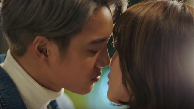 年下男KAI戀女教師　獻吻攻陷女心