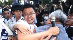 興航開董事會 工會進總部遭擋爆拉扯
中央社