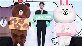 韓星朴寶劍來台擔任形象大使為信用卡發表會站台