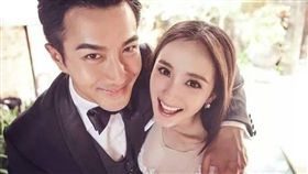 楊冪 劉愷威
https://www.facebook.com/pg/yangmi0912blog/photos/